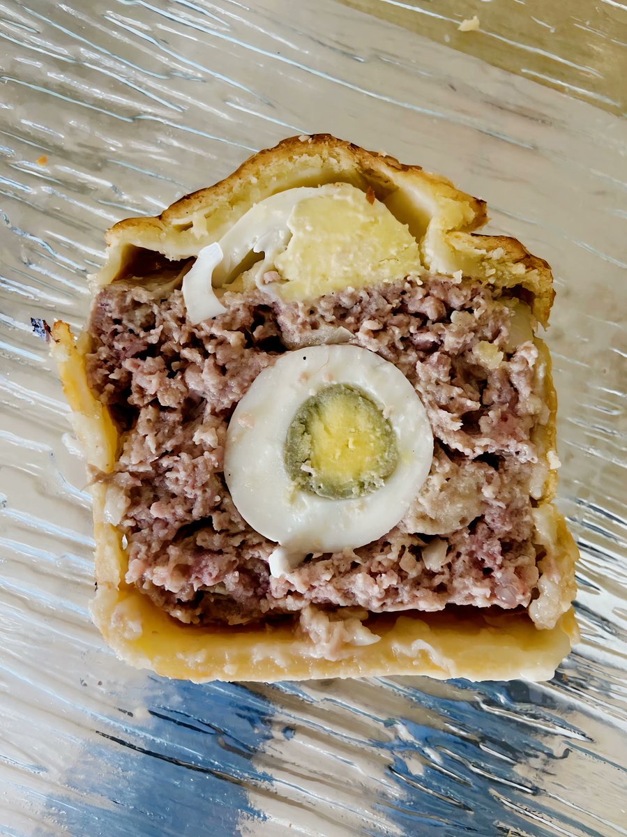 farmnetz's tweet image. [RECETTE] "Pâté en Croûte Personnalisé" par @sebfr23 

Viandes hachées et d'œufs durs, relevé d'herbes et d'une touche de cognac. Une recette de Pâques à réadapter pour vos repas festifs ou un pique-nique chic !

blog.farmnetz.com/recipe/pate-en…

#recette #paques #repas