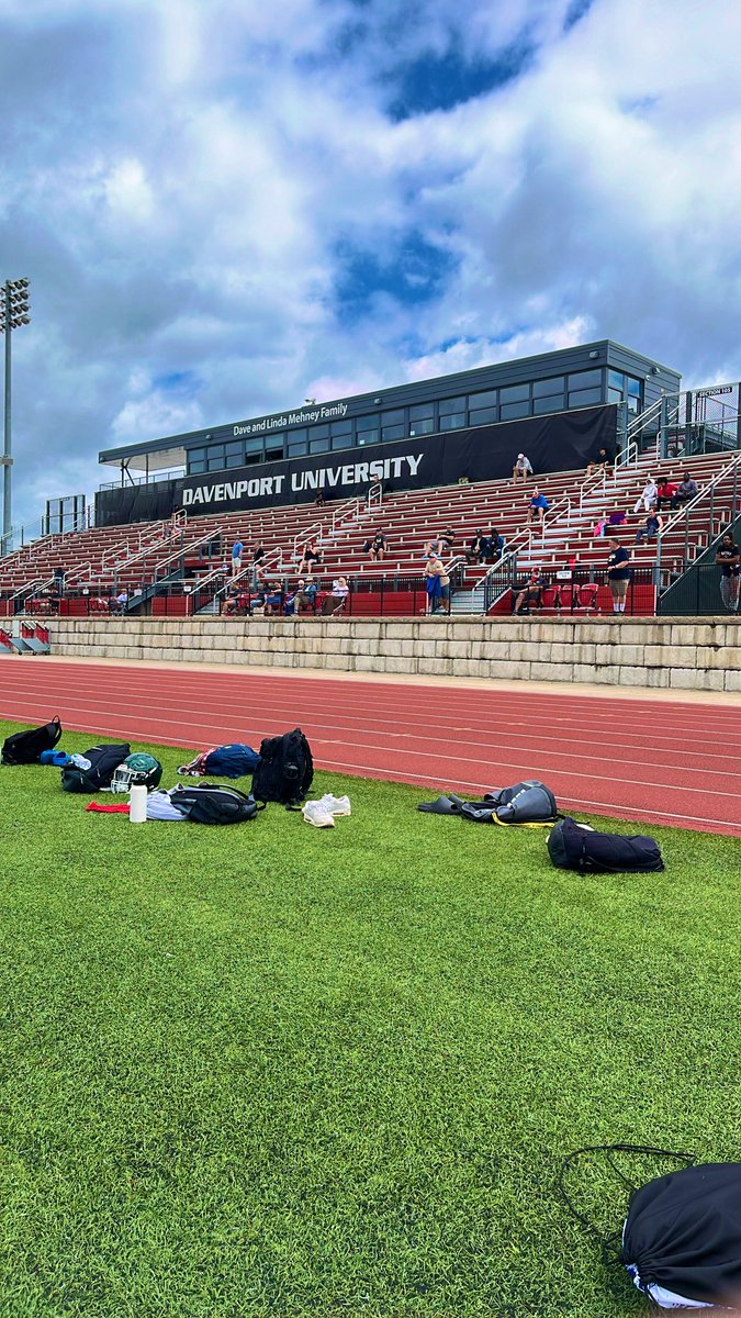 Timothygarr3's tweet photo. Had a great time at Davenport University thx @NickGrieco32 @DU_Football here’s some videos/pics https://t.co/vtx5mFyqjJ