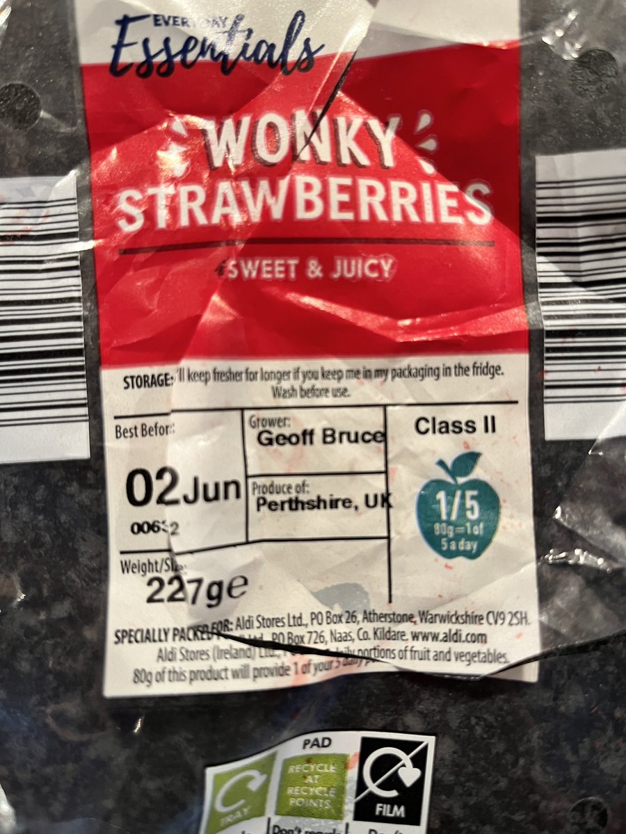 msmith1079's tweet photo. @AldiUK not impressed with your wonky strawberries……
I know they aren’t meant to be perfect but half empty carton and soggy strawberries when they are not even end of “best before” was not expected. 😡 https://t.co/sh3BaZ6iCj