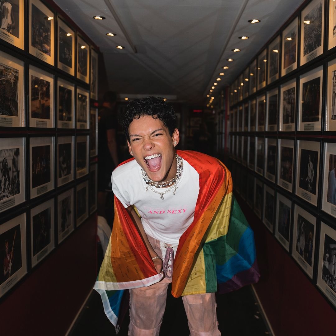 willesunflower's tweet photo. “let's keep fighting for our rights to love. our rights to exist. and let's keep being fucking loud about it” ❤️ https://t.co/FxXDQpJXNp