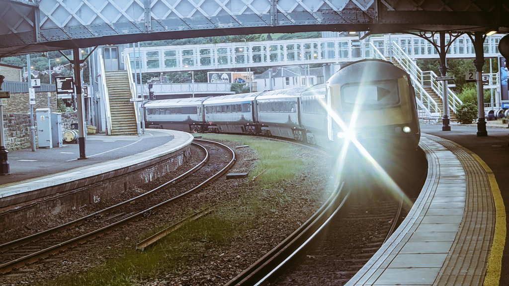 HighSpeed_H's tweet photo. The guiding star that is the headlight of the last train of my day.
Heading from Perth to Dundee on another @ScotRail #InterCity7 set (43026+43134) with a service to Aberdeen https://t.co/icV0YZEr15