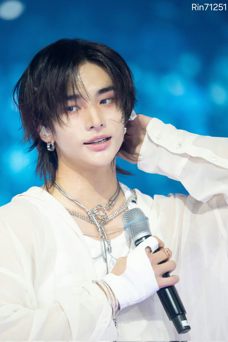 Rin71251's tweet photo. けーうぇーぶ
#현진 #Hyunjin https://t.co/r1raFcYYaz