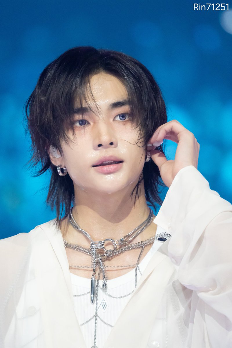 Rin71251's tweet photo. けーうぇーぶ
#현진 #Hyunjin https://t.co/r1raFcYYaz