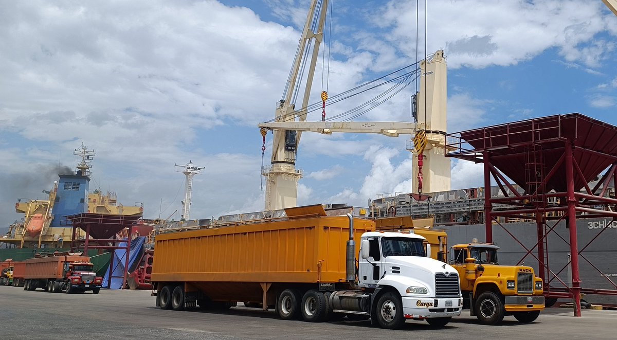 En el puesto de atraque 28 del @P_PuertoCabello se efectuó la recepción de 29.768 TM entre frijol de soya, torta de soya y arroz, importantes rubros que arribaron al territorio venezolano como parte del dinamismo del sector alimentario #LikePaNicolás