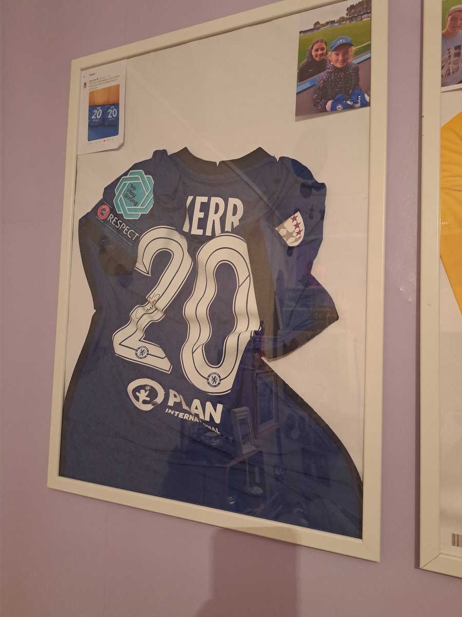 KingmanSimon's tweet photo. Hoping this is not a sign @samkerr1 #signthatcontract https://t.co/9up6h96jdA