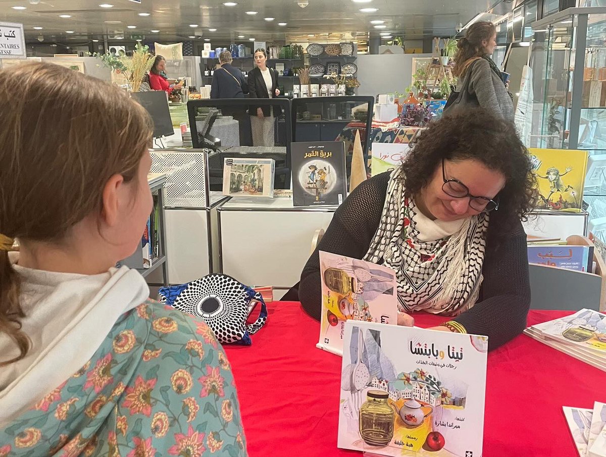 mirandabeshara's tweet photo. ✨Lecture bilingue, partage, mini-carnets de voyage, dédicace…un après-midi pluvieux chaud au cœur @imarabe ✨
#tetaetbabcia #transmission #recettesdegrandsmères #litteraturejeunessearabe https://t.co/QuCfCvx14J