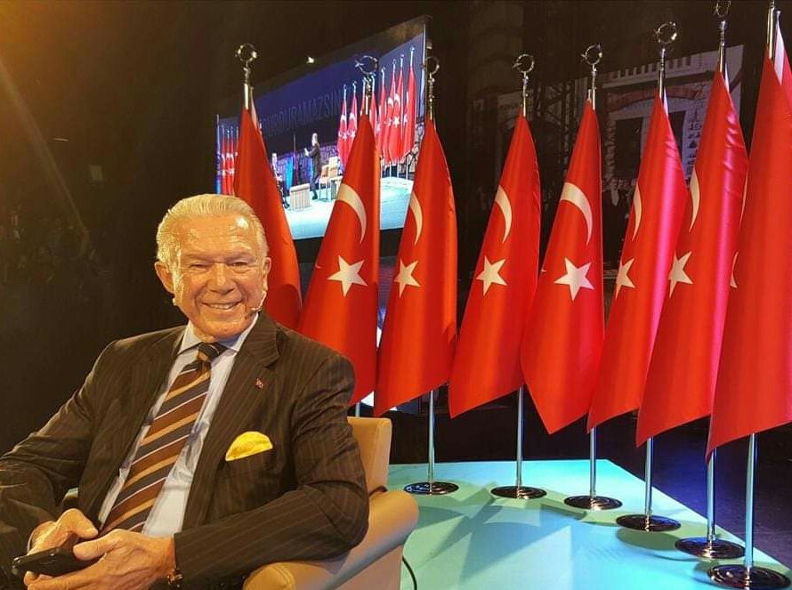 Uğur Mumcu'dan Bekir Coşkun'a, Prof.Dr.Haluk Şahin'den Halit Kıvanç'a...
Bakın Uğur Dündar için kimler neler yazmış. @ugurdundarsozcu