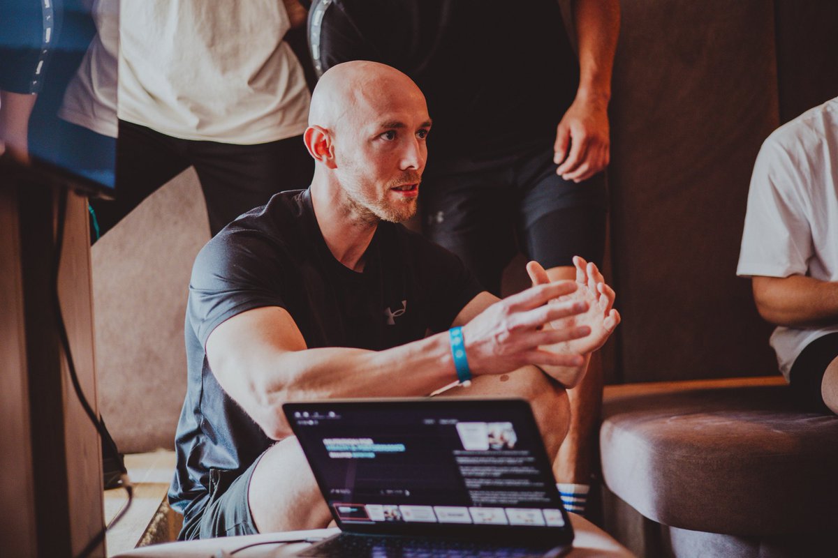 PeteJamesBell's tweet photo. Wow what an experience it’s been so far over here in Mallorca, I’ve been made to feel so welcome by everyone.

Brilliant day presenting at the boxing nutrition seminar yesterday, and of course plenty of precious family time in the sun!

Nutrition’s class, life’s class 💙 https://t.co/NmLsK56i1n