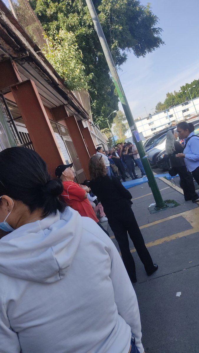 dumaescobar's tweet photo. Llegamos 7.30 am... Son las 9.23am y no hemos avanzado pro que no llegaron 5 funcionarios  #coyoacan
#seccion0667 https://t.co/7v2vay3uND