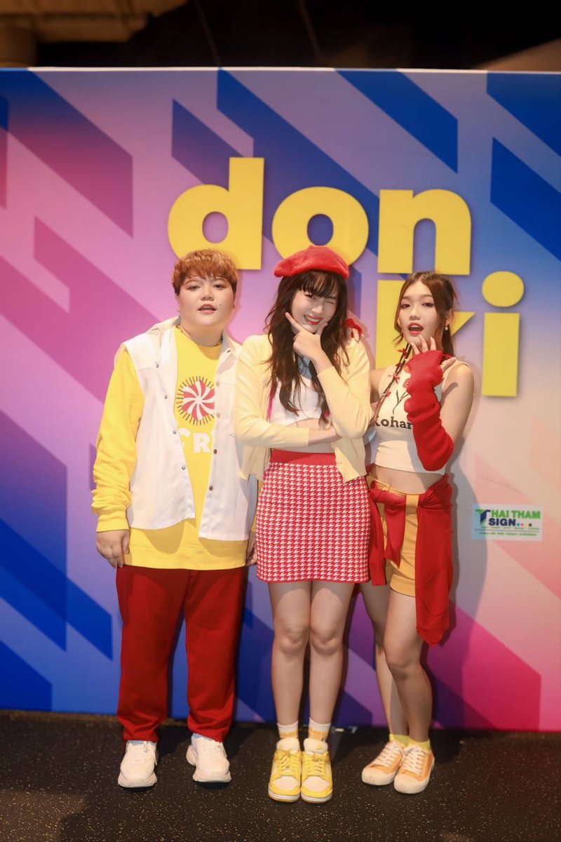 GPS_TrackingU's tweet photo. ขอขอบคุณทาง Donki mall thonglor ที่พื้นที่การแสดงสำหรับพวกเราและเพื่อนๆศิลปินนะคะ และขอบคุณทาง IDX Entertainment ที่จัดงาน Donki Pop มาให้พวกเราได้พบกับทุกคน ไว้เจอกันงานถัดไปค่ะ 🥰
#gpstrackingyou
#Donkipop
#idxentertainment https://t.co/oDLqax2ivj