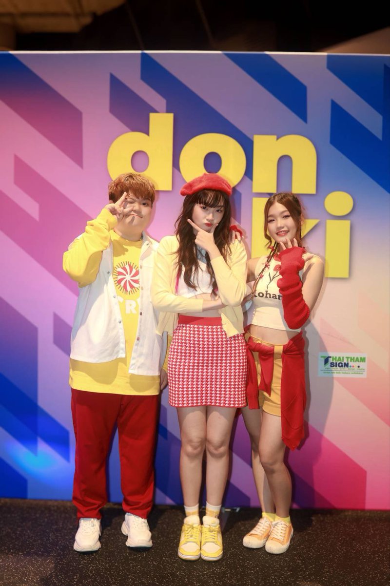 GPS_TrackingU's tweet photo. ขอขอบคุณทาง Donki mall thonglor ที่พื้นที่การแสดงสำหรับพวกเราและเพื่อนๆศิลปินนะคะ และขอบคุณทาง IDX Entertainment ที่จัดงาน Donki Pop มาให้พวกเราได้พบกับทุกคน ไว้เจอกันงานถัดไปค่ะ 🥰
#gpstrackingyou
#Donkipop
#idxentertainment https://t.co/oDLqax2ivj