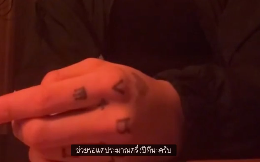 NokNochu_97_22's tweet photo. น้องจองกุกเคยพูดไว้ในไลฟ์ก่อนเข้ากรมว่าได้เตรียมอะไรไว้แล้ว ให้อาร์มี่ช่วยรอสักครึ่งปี  น้องบอกว่าเป็นการสปอยก้อนโตเลยเนอะ  ในตอนนั้นยังไม่รู้ว่าคืออะไร  แต่วันนี้รู้แล้วว่าน้องเตรียมเพลงที่เป็นของขวัญให้อาร์มี่ในงานเฟสต้า   แสนดีมาก น่ารักสุดๆๆๆ บังทันเตรียมทุกอย่างไว้หมดจริงๆๆ https://t.co/HJr9vfRp4P