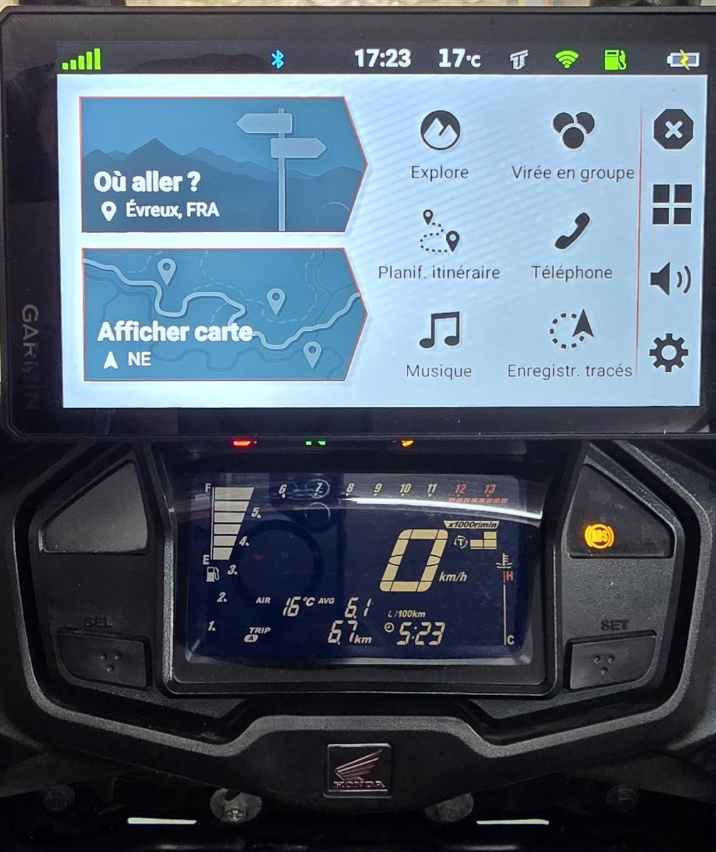 b_dsn's tweet photo. En attendant l'arrivée de ma future #AfricaTwin Adventure Sports ES DCT 2024, changement de #GPS avec un @GarminFrance #Zumo XT2 à la place du Rider 550 sur ma vénérable #Crossrunner.
@HondaMotoFr @MotoGauvin https://t.co/PV3cEpANCM