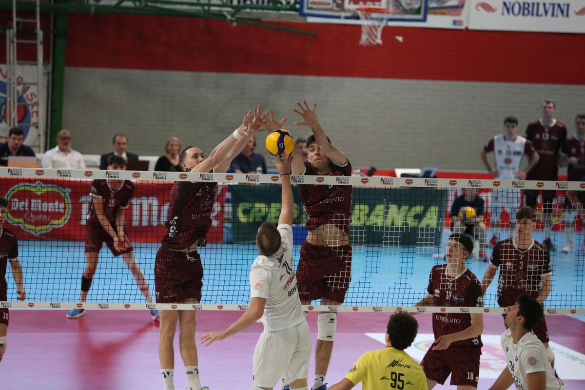 trentinovolley's tweet photo. 🏐📸 | GALLERY LIVE
➖
Le immagini del match della Finale di Junior League in corso di svolgimento ad Ozzano dell’Emilia
(✒️ Marco Trabalza)
➖
#⃣ #delmontejunior
#⃣ #trentinonelcuore https://t.co/UxKz9flKuF