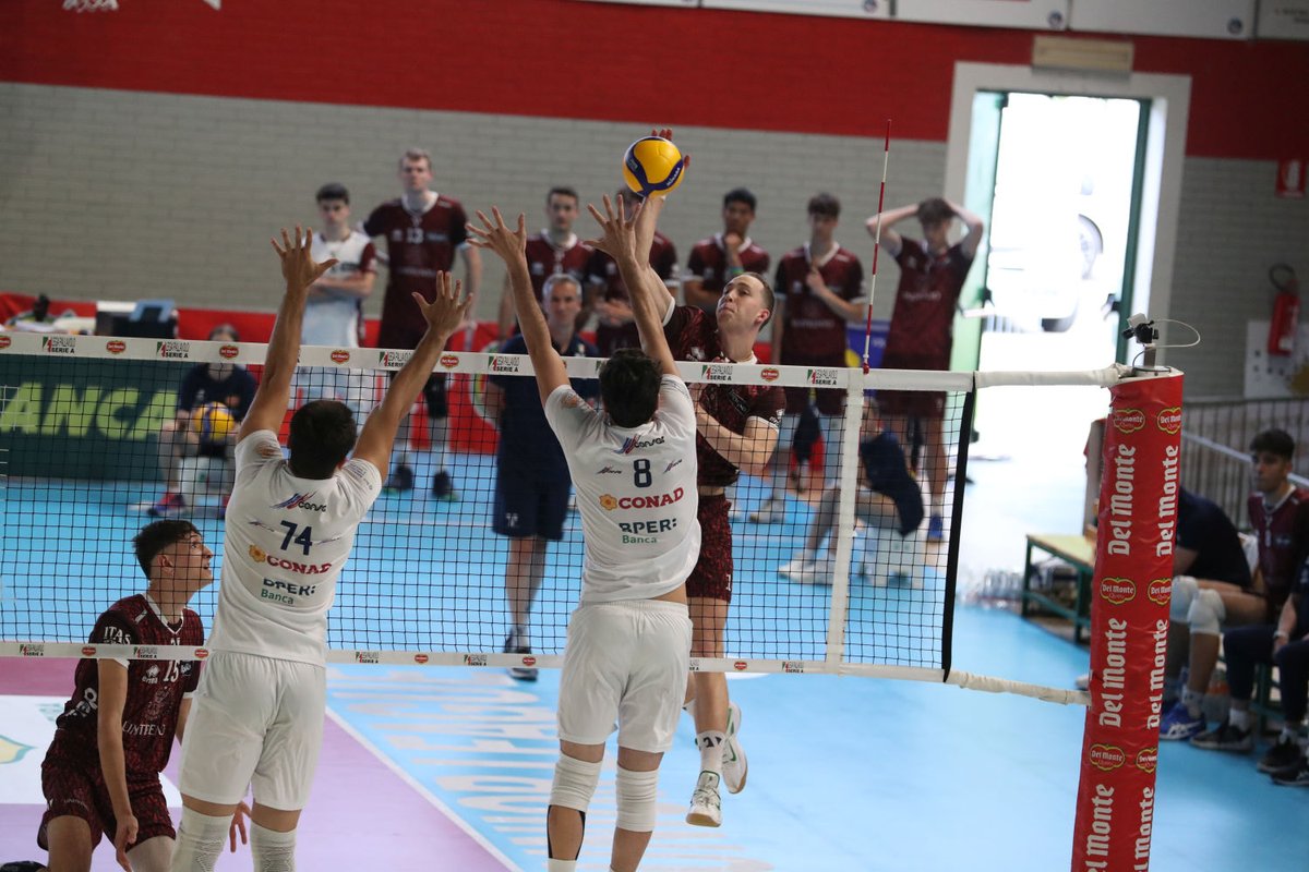 trentinovolley's tweet photo. 🏐📸 | GALLERY LIVE
➖
Le immagini del match della Finale di Junior League in corso di svolgimento ad Ozzano dell’Emilia
(✒️ Marco Trabalza)
➖
#⃣ #delmontejunior
#⃣ #trentinonelcuore https://t.co/UxKz9flKuF