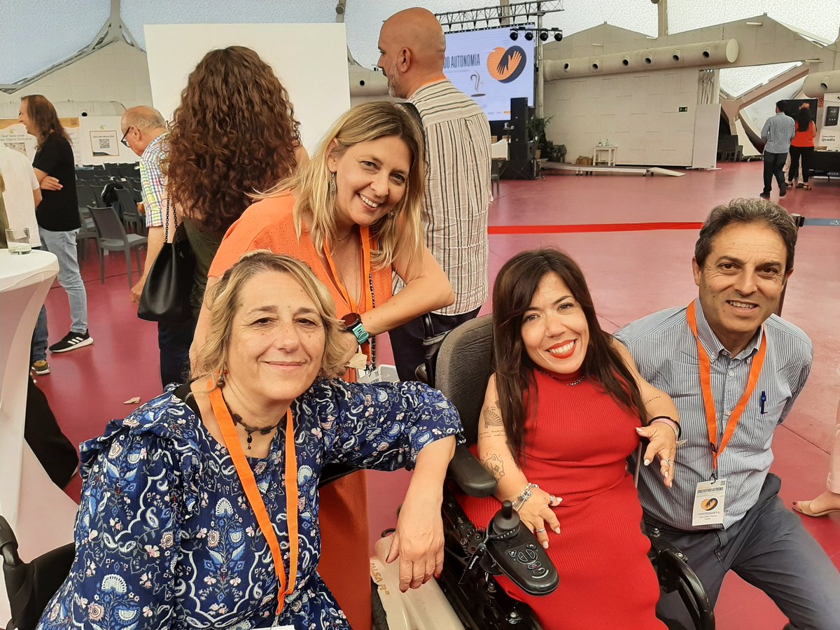 XFragil_CV's tweet photo. Nuestro Presidente @tcoronadovi y @TeresaNF1 miembro de la Junta Directiva han asistido  al @congreso_ap celebrado en #Valladolid esta pasada  semana,organizado por @IMPULSA_CyL @saludmentalcyl @IMPULSAIGUALDAD y @consaludmental .Coincidimos con @XFragilCyL @FEDER_ONG #xfragilcv https://t.co/mPsFqRRVid