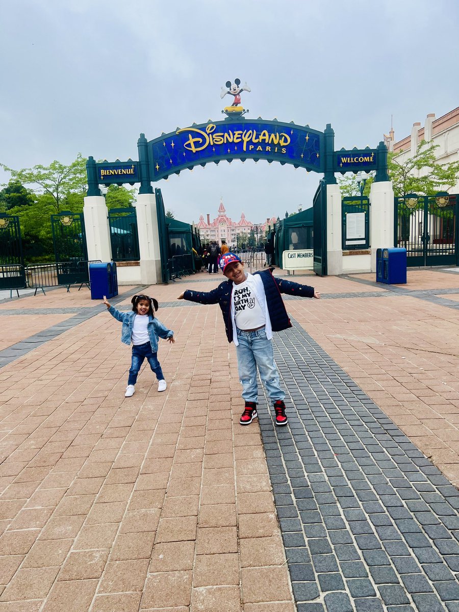pritin14's tweet photo. Lovely time spent with family at Paris ,France for A’s 7th Birthday and our 10th Wedding Anniversary:)
Had a great time ❤️
#tvi @TVInfants @lakshmiTVI @Amy_TVI https://t.co/vDthI6uyXy