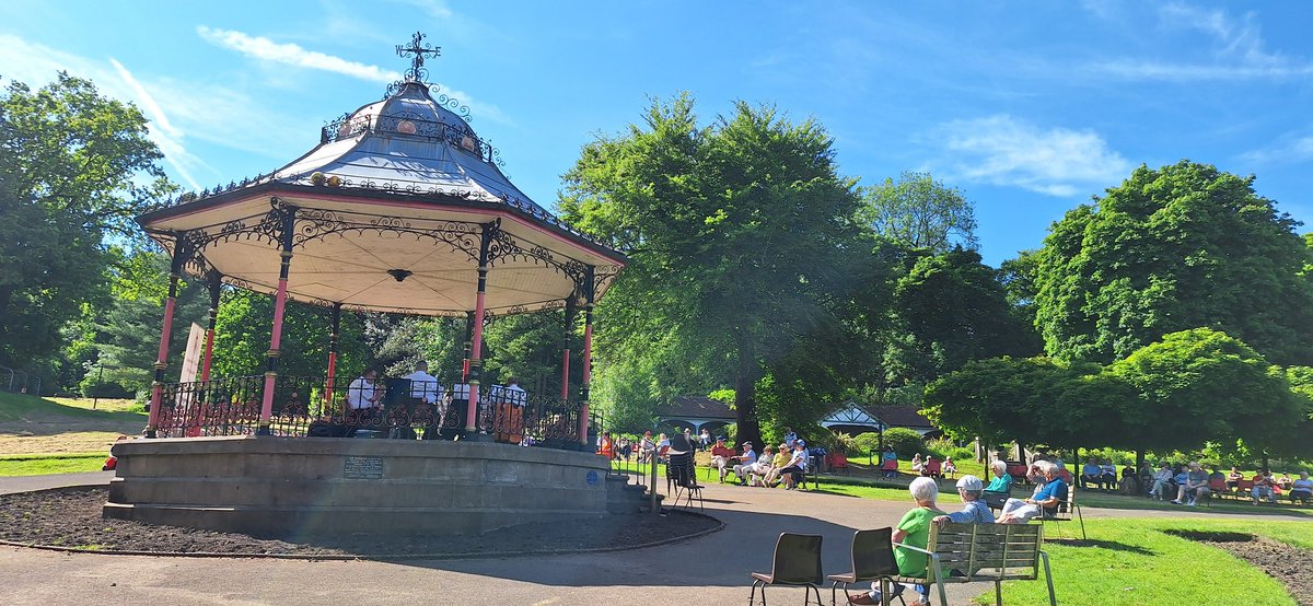tredegarwales's tweet photo. Listening to Cwm Salvation Army Band @BedwelltyHouse Bandstand. 2nd of 10 weeks by @TredegarCouncil. Lovely sunny weather today bringing the crowds.

Pics: @ashleym82

#Tredegar #TredegarWales https://t.co/GXiGtSulg9