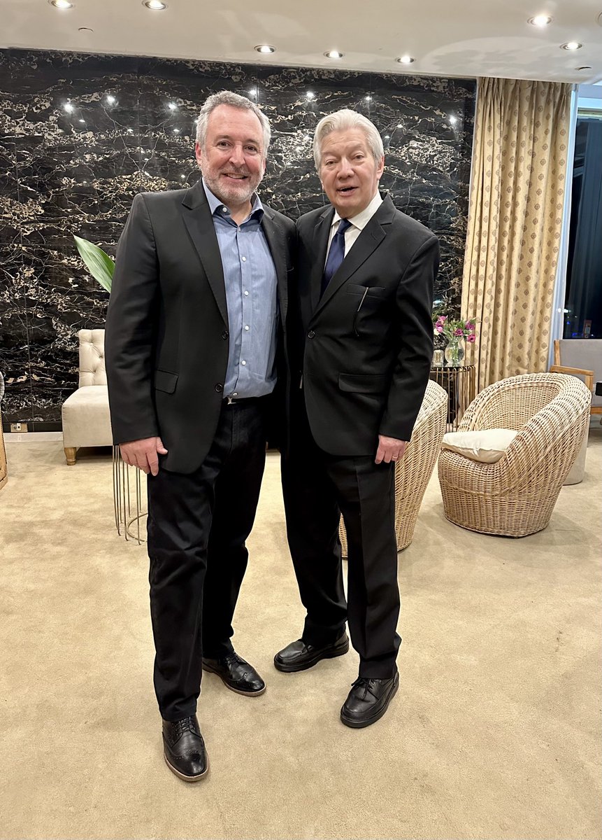 Felicitaciones para “Ricardo Perez Bastida” que anoche recibió el reconocimiento a su trayectoria profesional en el ⁦<a href="/CostaGalana/">Hotel Costa Galana</a>⁩ que organiza la Familia Alvarez Argüelles y su equipo.

Todos muy contentos por Ricardo y la justicia del Premio👏

⁦<a href="/RevistaCentral1/">Revista Central</a>⁩