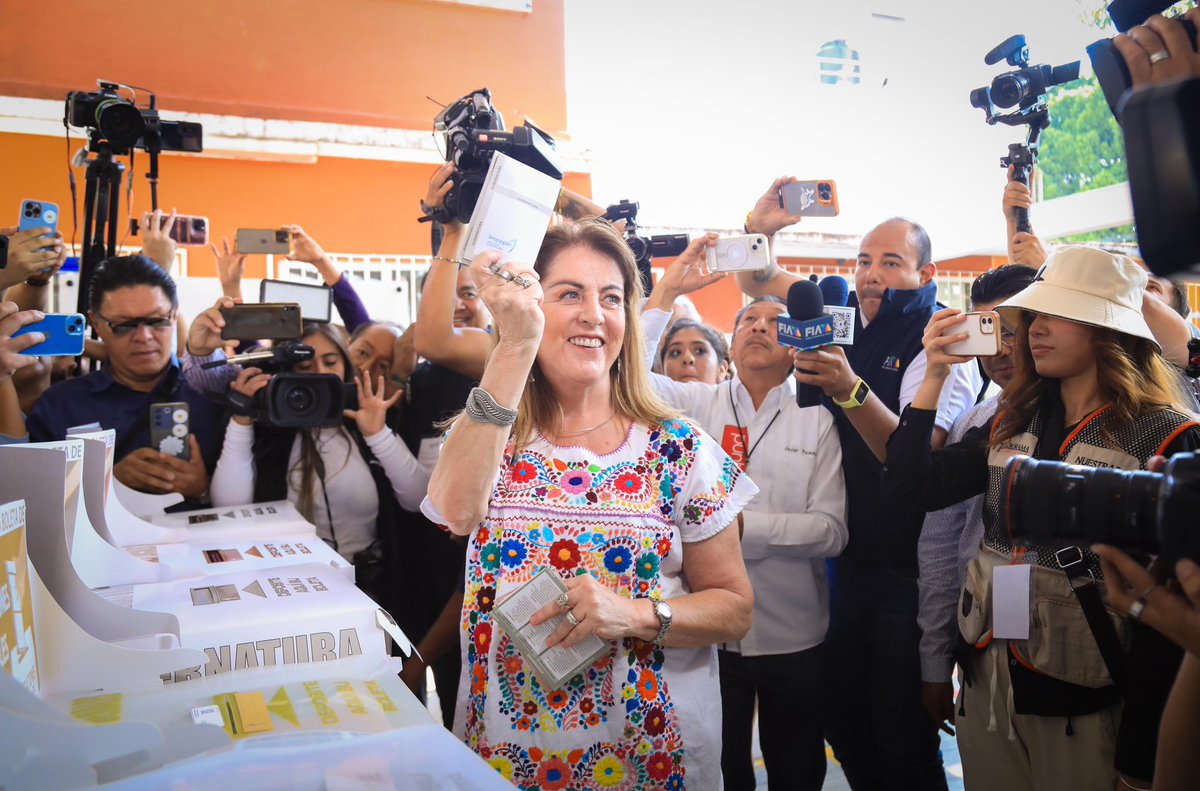 margarita_gs's tweet photo. Hoy es un día muy importante en la historia y me siento muy orgullosa de ejercer mi derecho a votar. En esta jornada el trabajo de las y los representantes de casillas es fundamental, felicidades por su responsabilidad cívica. https://t.co/5ce7zTPqsS