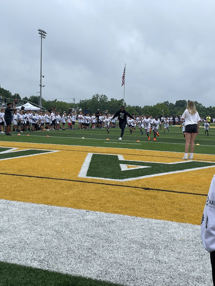 lunicole89's tweet photo. Day 2 of Joe Mixon Football Camp! @Joe_MainMixon @caresource @ProCamps @Real10jayy__ https://t.co/jNHQhDg1BQ