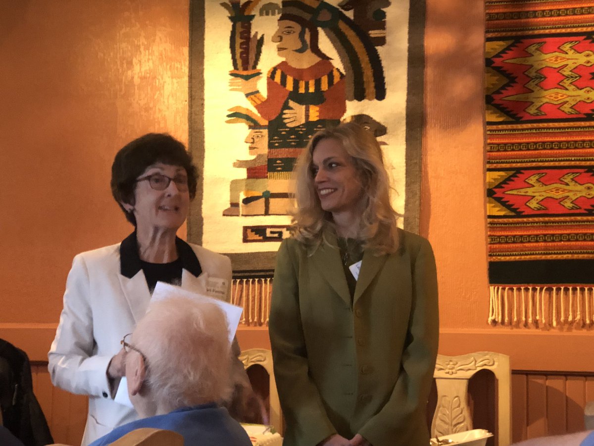 aatsp_chicago's tweet photo. Nuestro capítulo celebra con orgullo profes que se jubilan y miembros honorarios: Penny Henry, Laura Jacobson, Ursula Sihocky, Judy Park &amp; Tere Blair. Sus colegas compartieron palabras inspiradoras de pasión, dedicación y muchos logros de sus alumnos. @AATSPglobal @SHH_AATSP https://t.co/hWNz1w7Irs