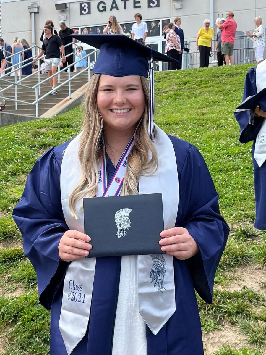 We officially have 3 graduates!  Congrats <a href="/zoeyarnold7/">zoey arnold</a> , <a href="/kenzieenelsonnn/">kenzie nelson</a> , and <a href="/HoshawSarah/">Sarah Hoshaw</a> !
