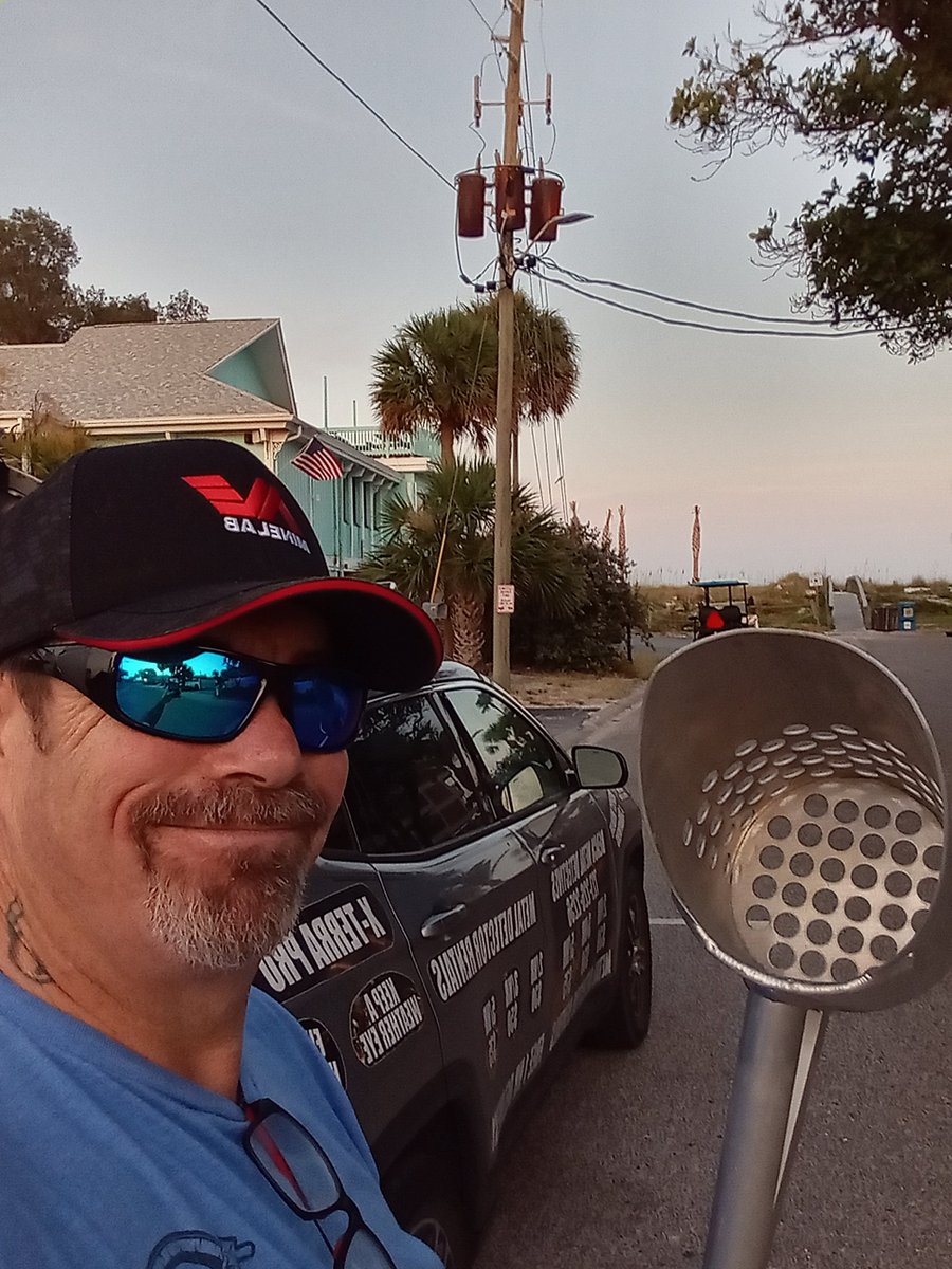 BeachMetalDicks's tweet photo. #inmyscoop this morning. #treasure #junk #ring #gold #pulltab #found #today #beachmetaldetectives https://t.co/1Q1i3xA4EC