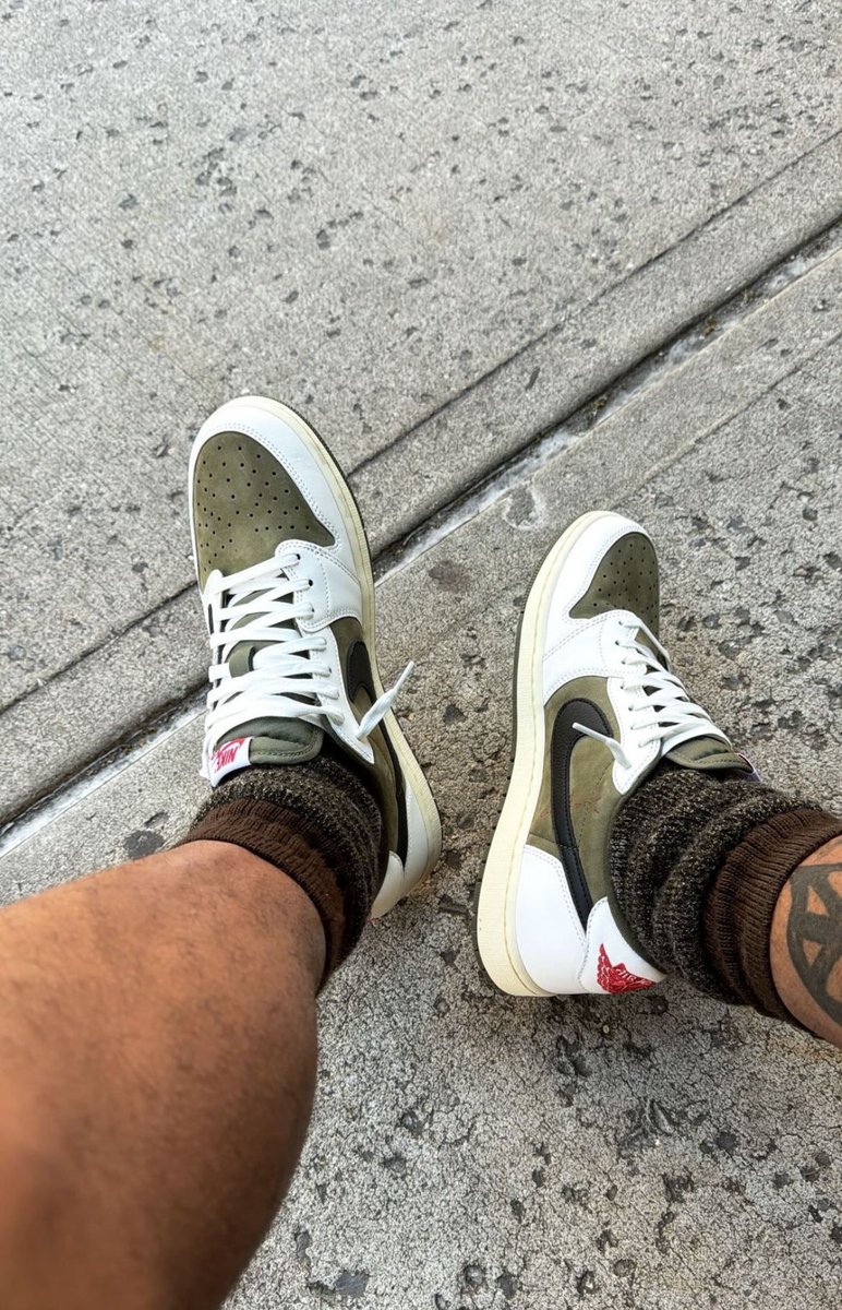 La Jordan 1 Low x Travis Scott ‘Reverse Olive’ sortira le 9 septembre… 👀