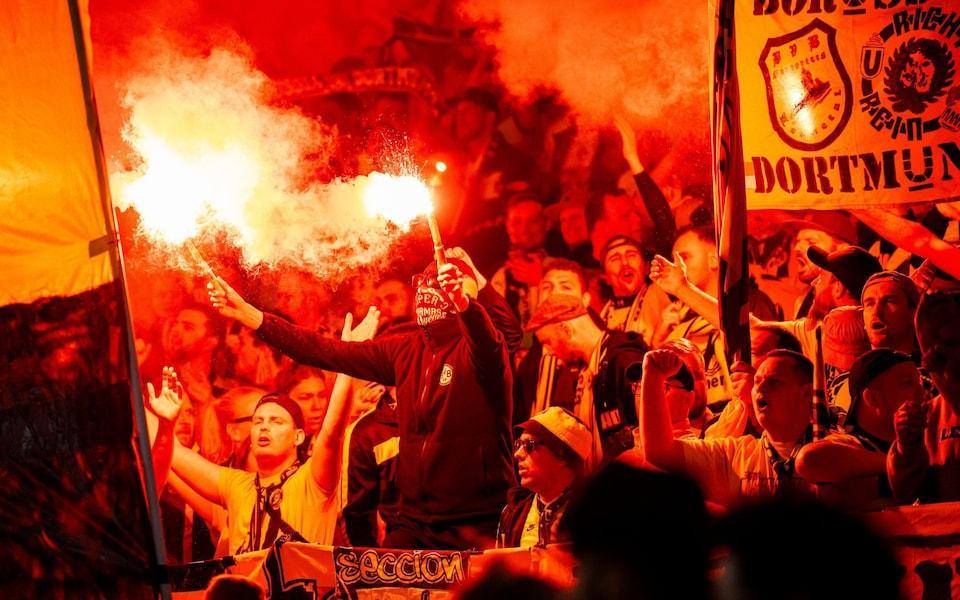 🔥Wembley chaos: FA met flare-wielding Dortmund Ultras but opted against full body searches Find out more👇 telegraph.co.uk/football/2024/…