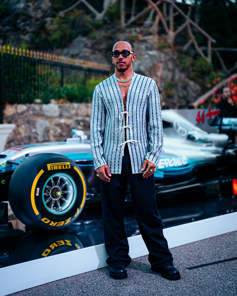 MercedesAMGF1's tweet photo. Iconic. https://t.co/BwTMOgjoTb