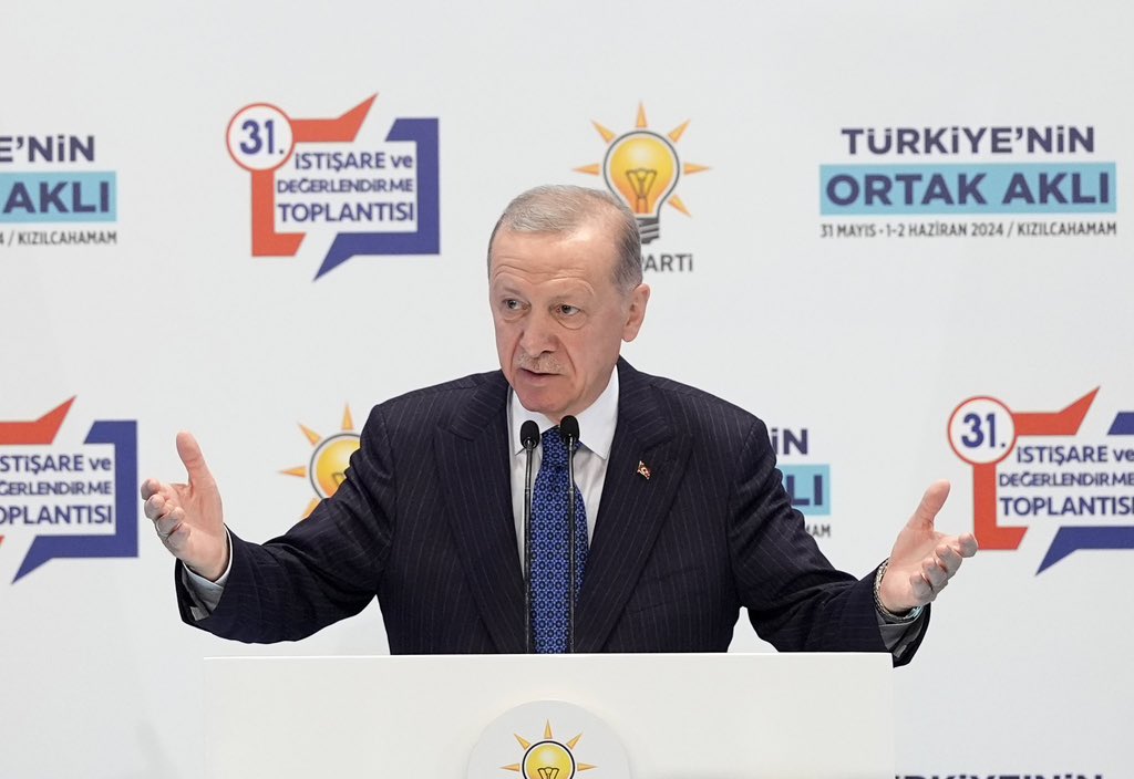 efkanala's tweet photo. Genel Başkanımız ve Cumhurbaşkanımız Sayın @RTErdogan’ın teşrifleriyle 31. İstişare ve Değerlendirme Toplantımızı gerçekleştirdik. 

Toplantı sonuçlarının ülkemiz, milletimiz, partimiz ve teşkilatlarımız için hayırlı olmasını diliyorum. https://t.co/hkin43bgvW