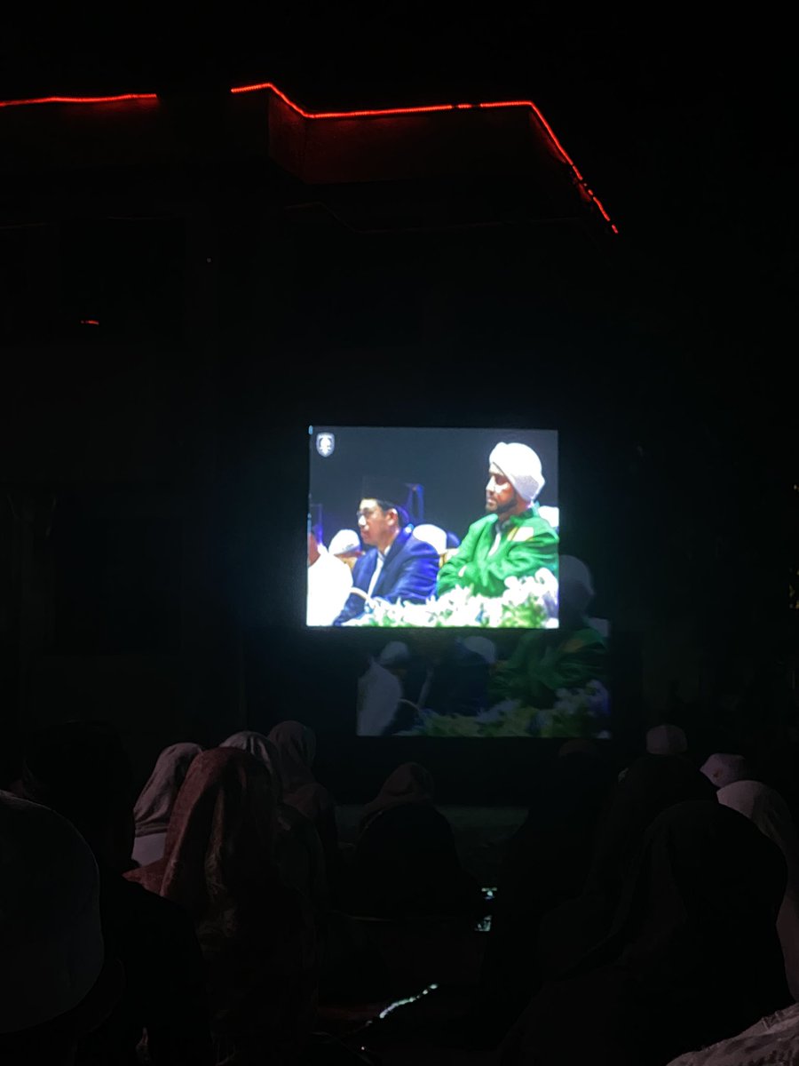 AdindaELL's tweet photo. Maa Syaa Allah Habib Syech ❤️ Semoga bisa ketemu beliau lagi di tahun2 berikutnya. Aamiin https://t.co/3IkhtKjeiR