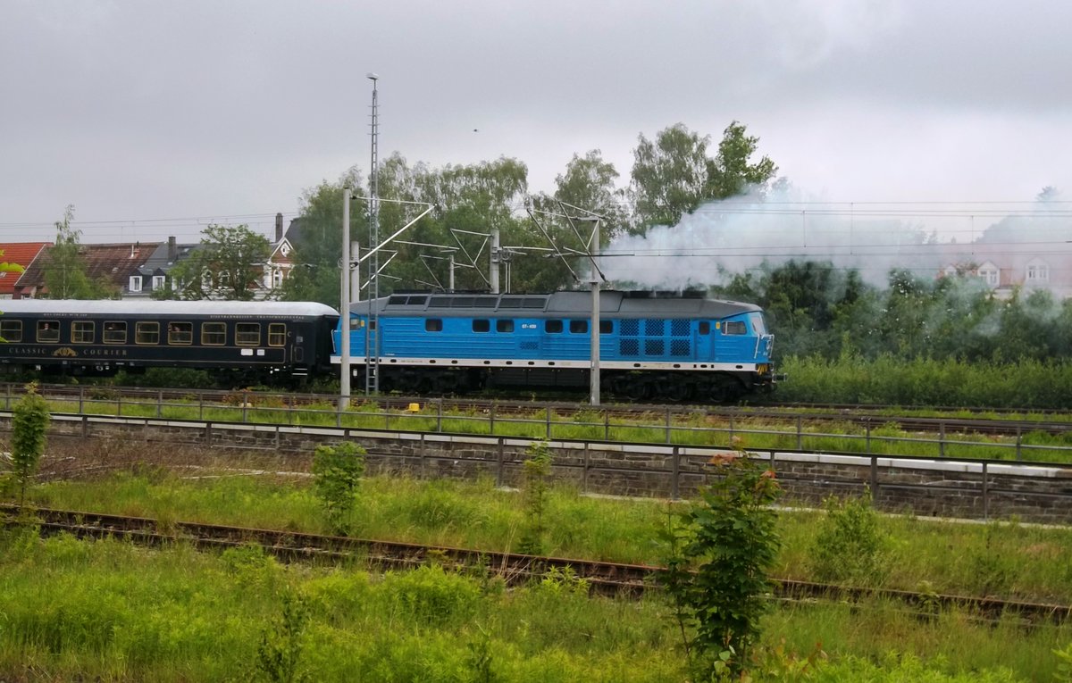 Von der Annaberger KÄT zum Sonderzug von 'Eisenbahn-Romantik' !! 🎡🚂🥳📸✨ 
Heute Morgen erreichte dieser den Bahnhof Freiberg in Sachsen. Hier mein Video von der Abfahrt, bei der die am Zugschluss schiebende 'Ludmilla' mehr qualmte als die Dampflok !!🎬➡️youtube.com/watch?v=FmcDEV…