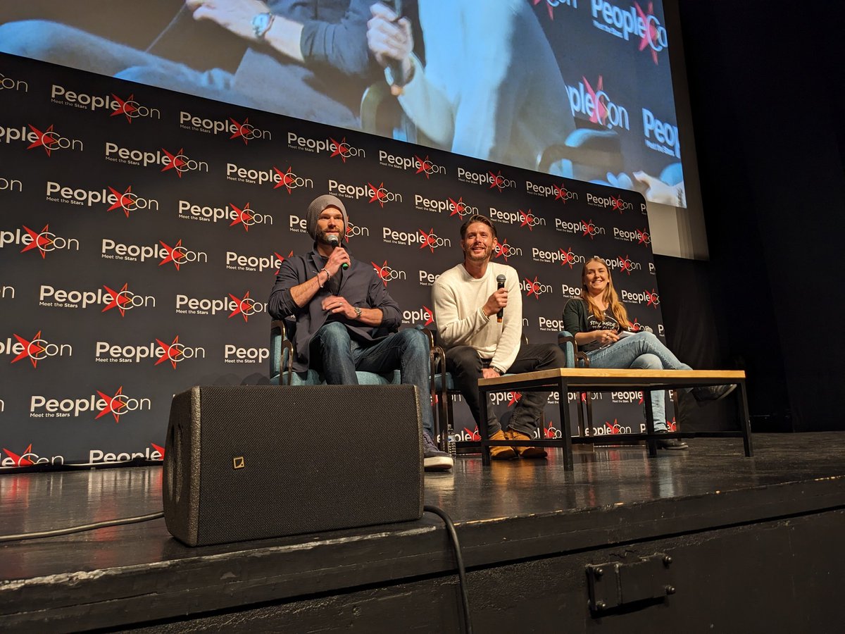 RosterCon's tweet image. Dernier panel de la convention avec Jared Padalecki &amp;amp; Jensen Ackles #DLC6 #Supernatural