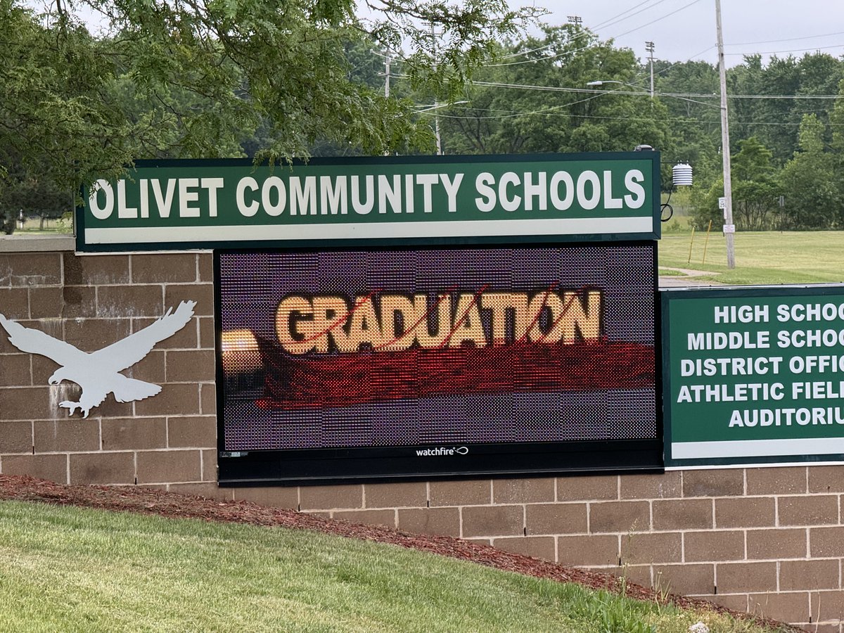 JohnWMertz's tweet image. Graduation Day for the @OlivetHS_Eagles Class of 2024!!!
#OCSRocks