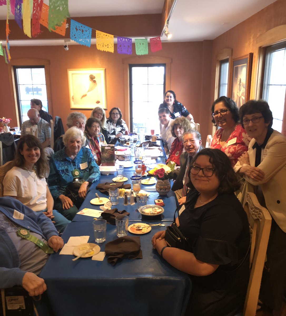 aatsp_chicago's tweet photo. ¡A celebrar! Nuestro capítulo festejó el final del año escolar. Agradecemos a nuestros miembros por su dedicación a esta noble profesión e invitamos a más profes de español y portugués en Chicago y suburbios a unirse a esta organización profesional local. @AATSPglobal @SHH_AATSP https://t.co/p9awo5s67A