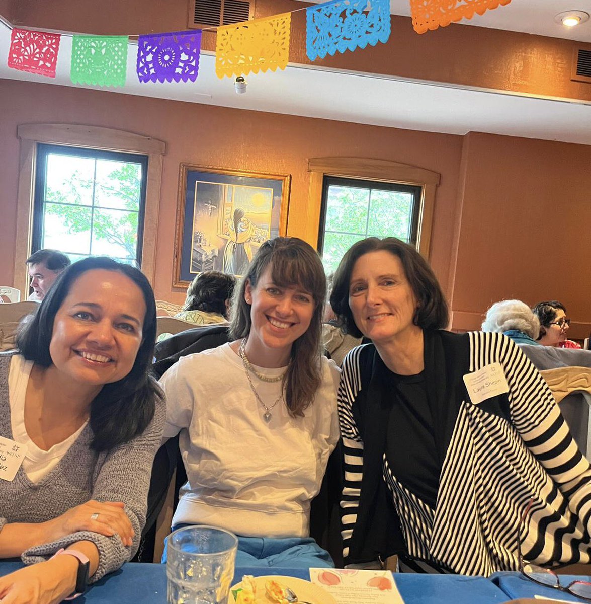 aatsp_chicago's tweet photo. ¡A celebrar! Nuestro capítulo festejó el final del año escolar. Agradecemos a nuestros miembros por su dedicación a esta noble profesión e invitamos a más profes de español y portugués en Chicago y suburbios a unirse a esta organización profesional local. @AATSPglobal @SHH_AATSP https://t.co/p9awo5s67A