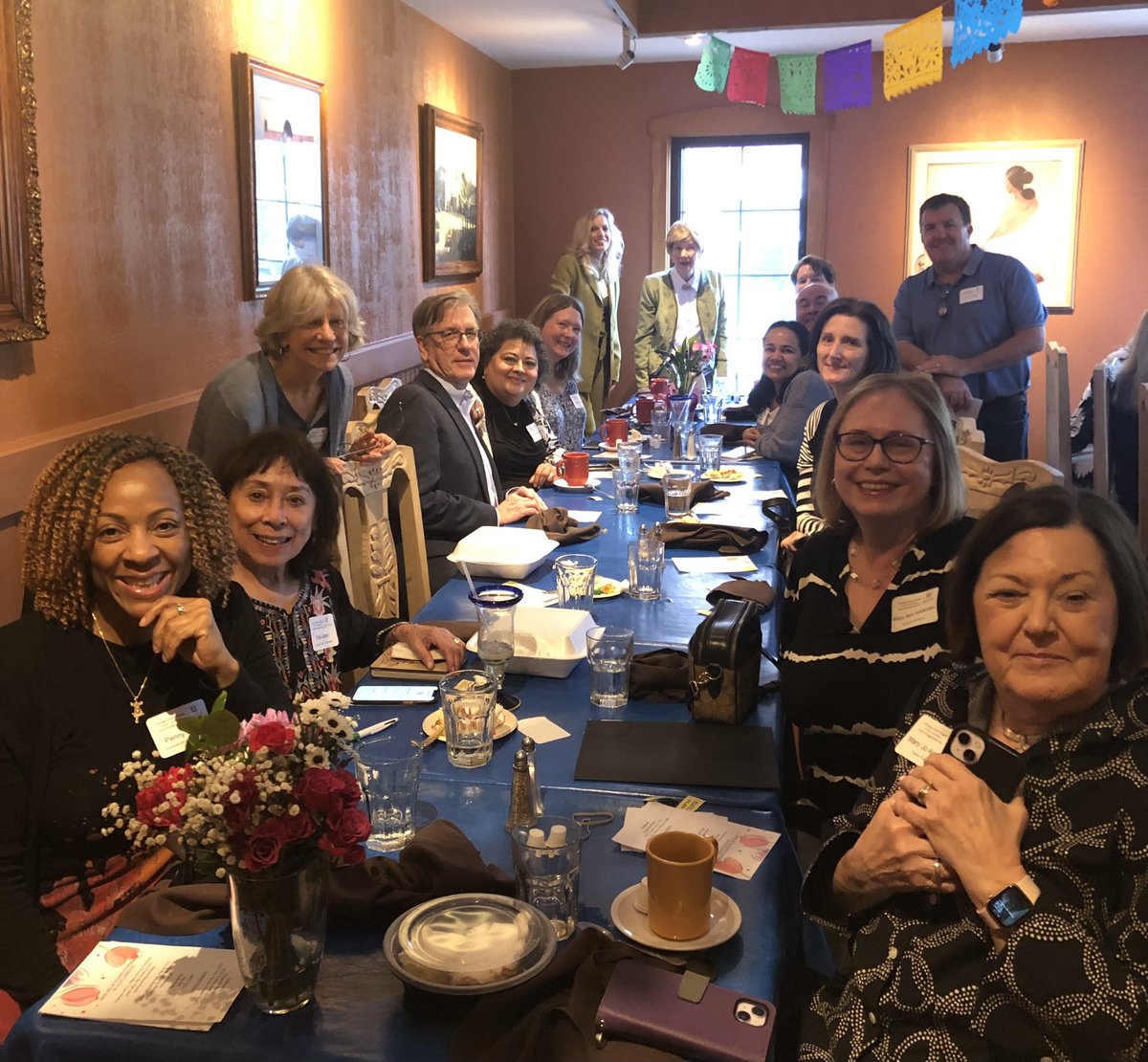 aatsp_chicago's tweet photo. ¡A celebrar! Nuestro capítulo festejó el final del año escolar. Agradecemos a nuestros miembros por su dedicación a esta noble profesión e invitamos a más profes de español y portugués en Chicago y suburbios a unirse a esta organización profesional local. @AATSPglobal @SHH_AATSP https://t.co/p9awo5s67A