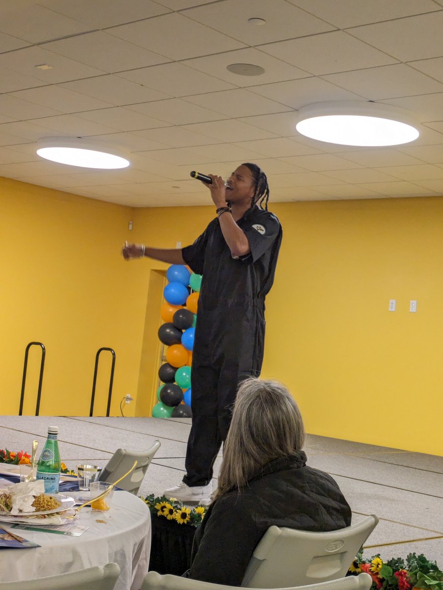 rainierbeach's tweet photo. Rainier Beach 2nd Annual Fundraiser was....fun. Your talent, treasure or time is all we ask! The splendid Nakkita Oliver was keynote. Rell Be Free was on hand. We celebrate Mr. Davis Birthday. The Ethiopian Community Center was a great venue. #rbac https://t.co/Z8NK8IT0MG