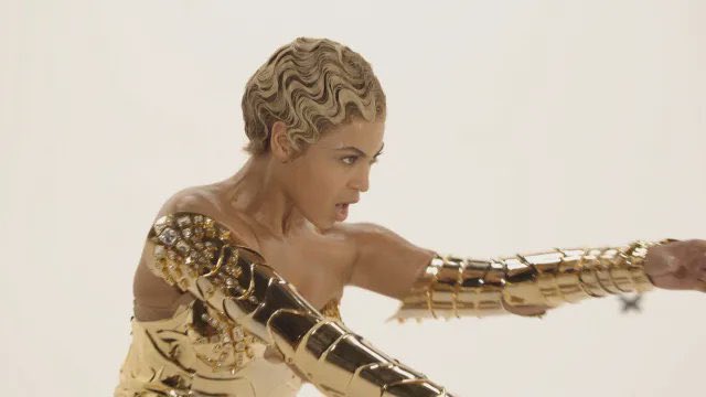 PopCrave's tweet photo. 15 years ago today, Beyoncé released “Sweet Dreams” as the sixth single from ‘I Am… Sasha Fierce.’ https://t.co/VsC3odURiM