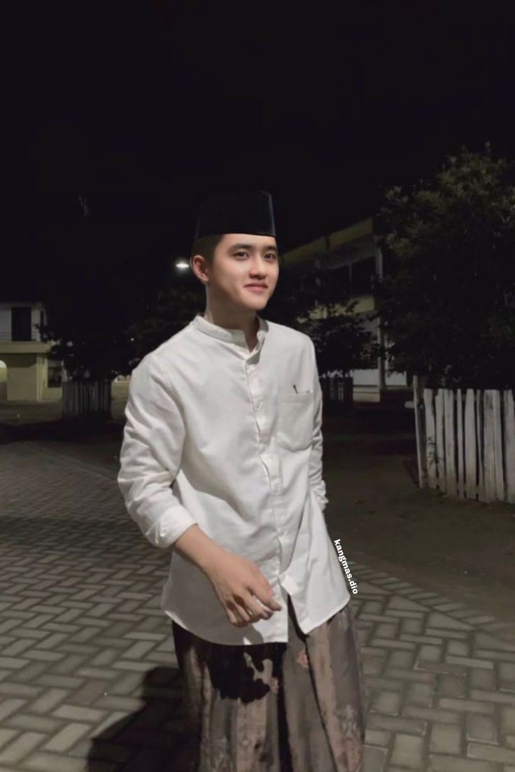 zbhiram's tweet photo. @gomarule 丈生.

Halo! Makasih ya udah mau berteman sama Zidan selama 4 minggu. Cerita Zidan mungkin akan berlanjut tetapi dengan FC berbeda karena permasalahan FC yg lagi marak ini. Kalau ada yg mau berteman dg Zidan wujud lain &amp; gak terlalu islami boleh bgt untuk REPOST tweet ini ya! 🙇🏻‍♂️ https://t.co/rw6MVgu7Ru
