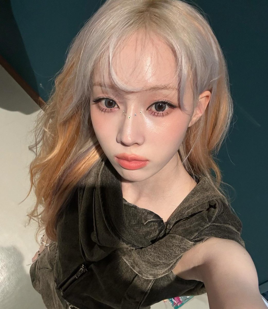 onewinter_'s tweet photo. 와 윈터님 셀카 폼이 왜이래 https://t.co/Kd1uXLzSp8