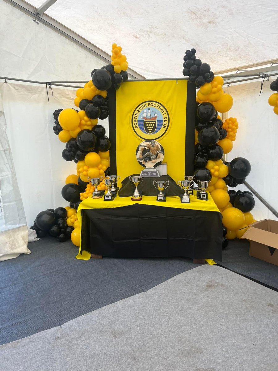 roberthichens1's tweet photo. What a day, 60 youth and two adult teams all in one day. Now have a new under 15s team at the club. They was welcomed on the day to hand over the new kit. Now over 80 youth players at the club in 3 years. Time to start building works at port, #onemoreport https://t.co/YLzASsX6F2