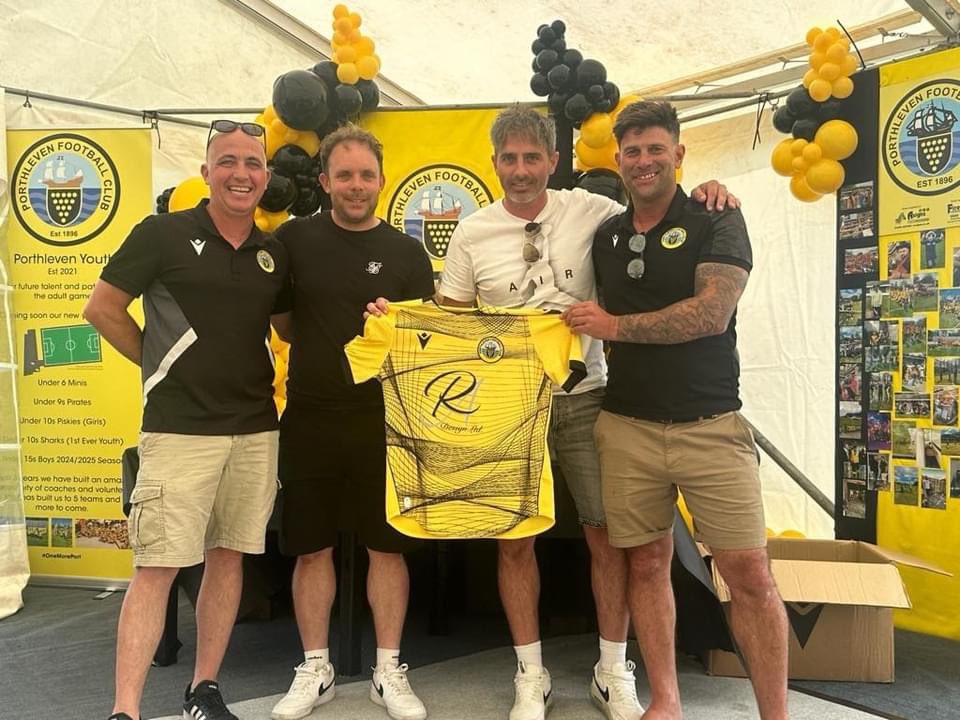 roberthichens1's tweet photo. What a day, 60 youth and two adult teams all in one day. Now have a new under 15s team at the club. They was welcomed on the day to hand over the new kit. Now over 80 youth players at the club in 3 years. Time to start building works at port, #onemoreport https://t.co/YLzASsX6F2