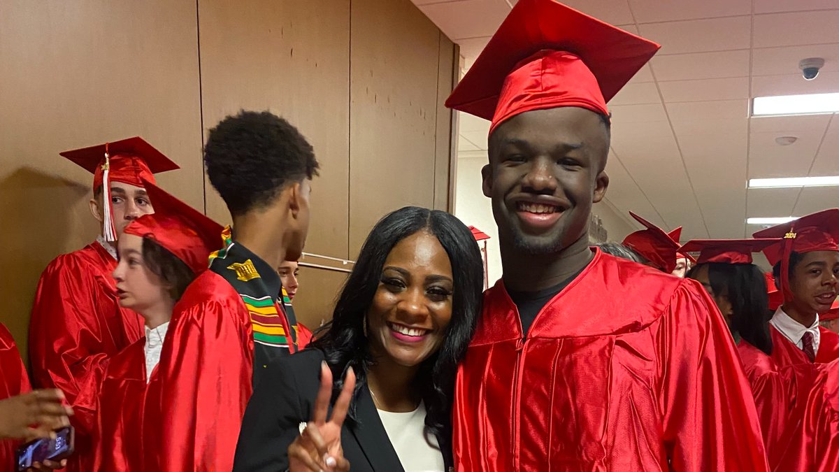 OakPark97's tweet photo. 🎓 Congratulations to the Julian Middle School Class of 2024! 🎓

Friday, we celebrated the hard work and dedication of these incredible Julian Jayhawks. They've grown and achieved so much, and we couldn't be prouder of each and every one of them. ❤️ https://t.co/cLvvYg5P72