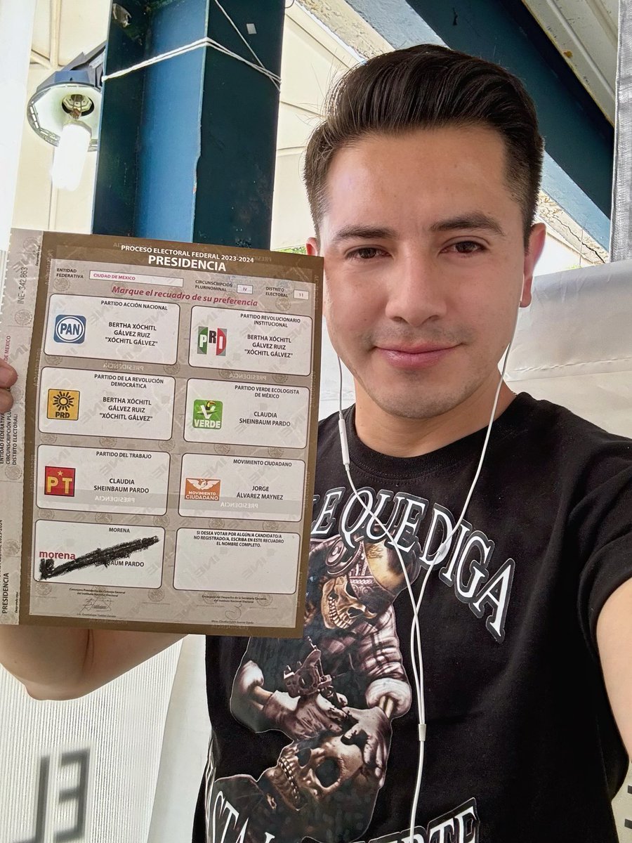 Rocha4T's tweet photo. ¡YA VOTAMOS! ❤️‍🔥

Por la Primera Presidenta que tendrá México, por el Plan C y porque siga la transformación. 

Y un mensaje para el Comandante @lopezobrador_: 

“AMLO, diste todo por México. Las juventudes daremos todo por @Claudiashein” ♥️

#AmorConAmorSePaga https://t.co/YbShLj3Ct5