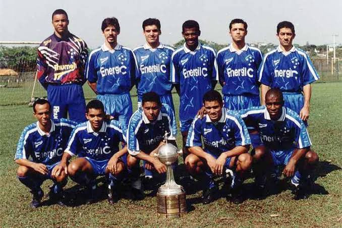 wellinggomes's tweet photo. @Noitedecopa Corrigir aí:
Hummel fundada em Hamburgo, Alemanha, Atualmente está sediada na Dinamarca. https://t.co/YMSjTYYqaR