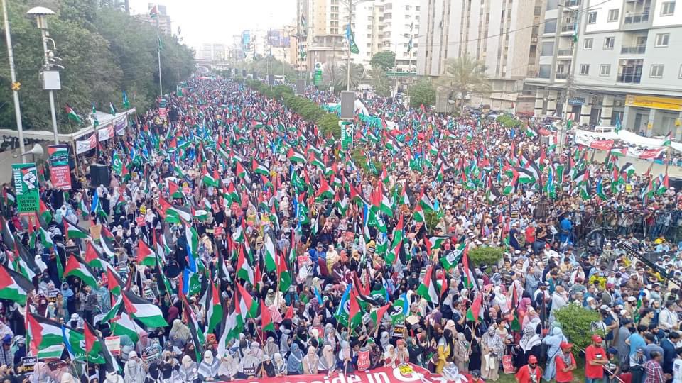 NajmiFactor's tweet photo. Another massive demonstration by the people of Karachi led by Ameer @JIPOfficial @NaeemRehmanEngr to show solidarity with the people of Gaza and Rafah. Indeed Karachi is the heart of Ummat e Muslimah ❤️.
#GazaMillionMarch_Khi https://t.co/wcv4U9H7TV