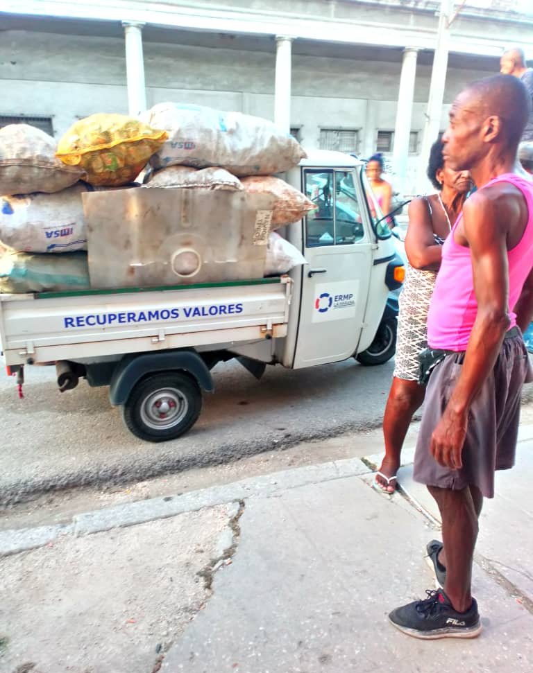 Cada fin de semana, en campos y ciudades, en muchos barrios del país, se aporta a nuestra economía, y se fortalece la cultura del reciclaje, con #GER y los #CDRCuba #Cuba #MiBarrioRecicla